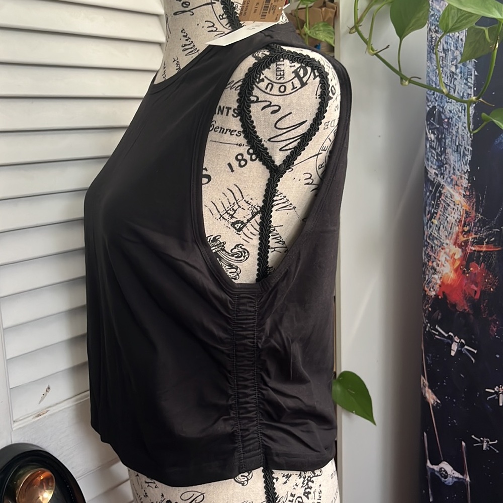 VS Pink sleeveless tee - Picture 3 of 7